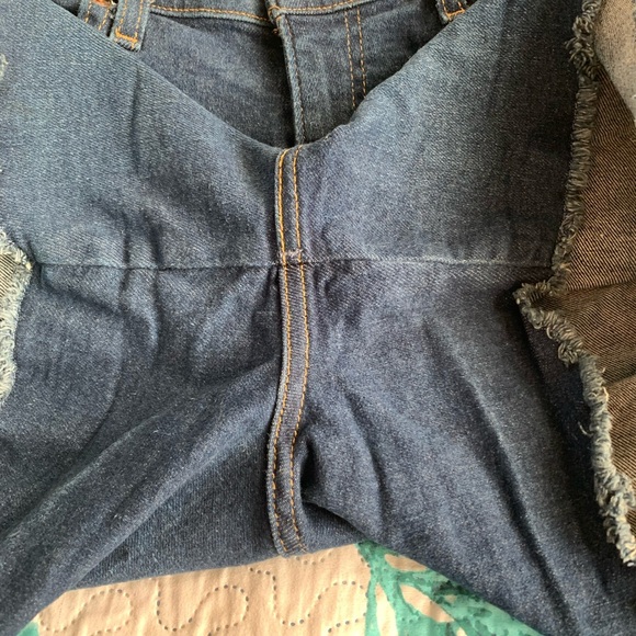 Signature by Levi Strauss Blue Jean Shorts High-Waisted Cut-Off - Picture 4 of 6